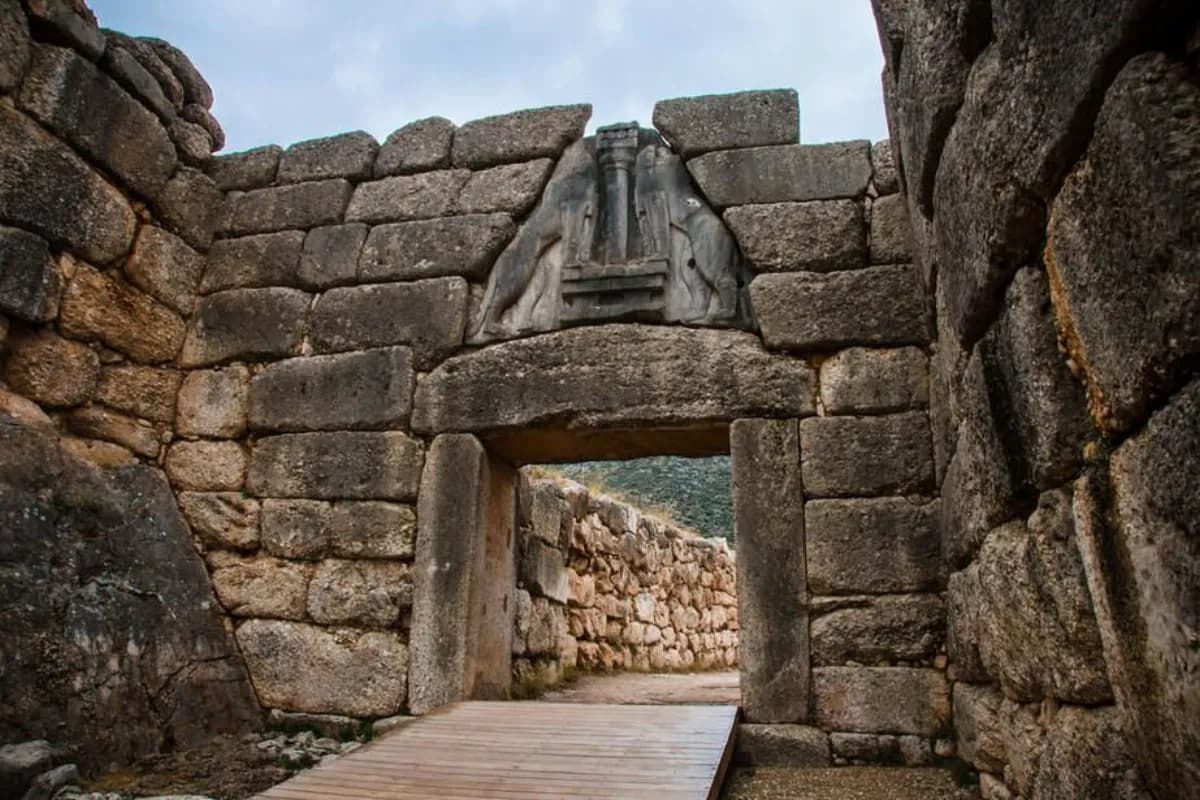 Mycenae: The Magnificent City of Myths and Legends